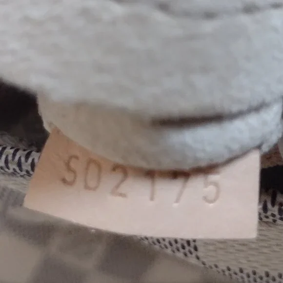 💯% authentic Louis Vuitton Artsy Azur - Picture 4 of 16